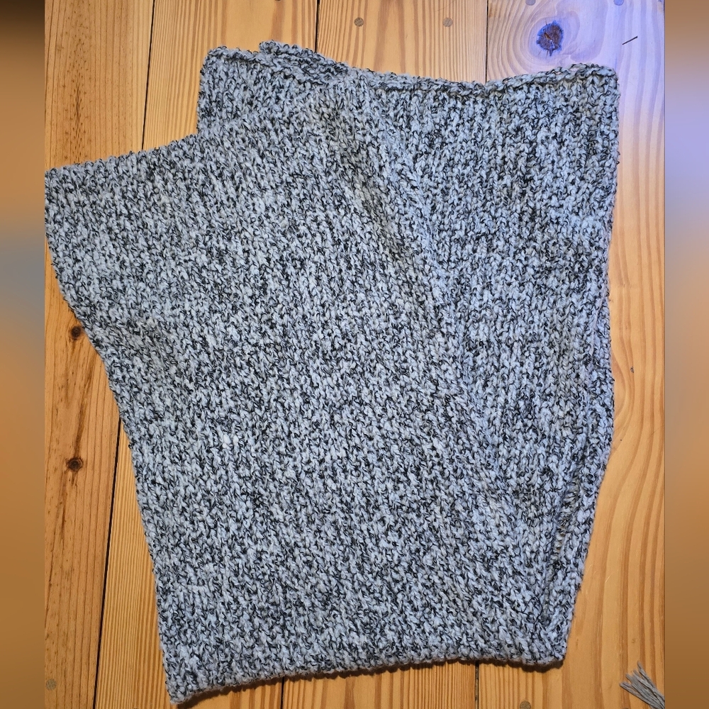 FREE PEOPLE extra Long, Over Sized Cozy Scarf.